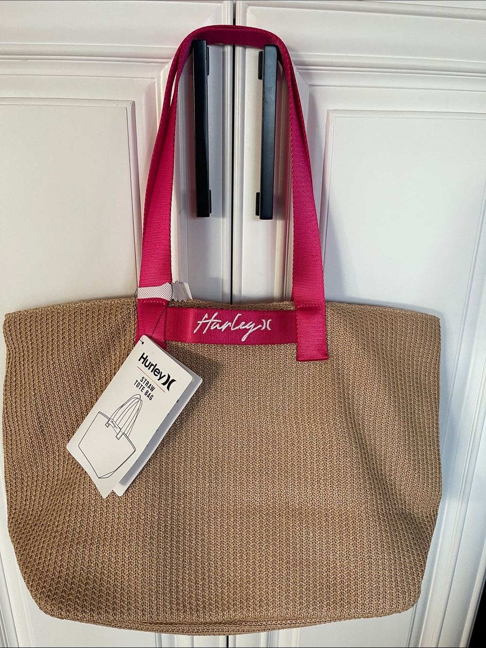 ❤️NEW!!!❤️ Hurley Tan Straw Tote with Fuchsia Shoulder Straps and Logo